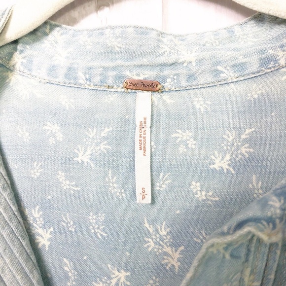 ❌SOLD❌ [Free People] Floral Chambray Button Down - Picture 8 of 8
